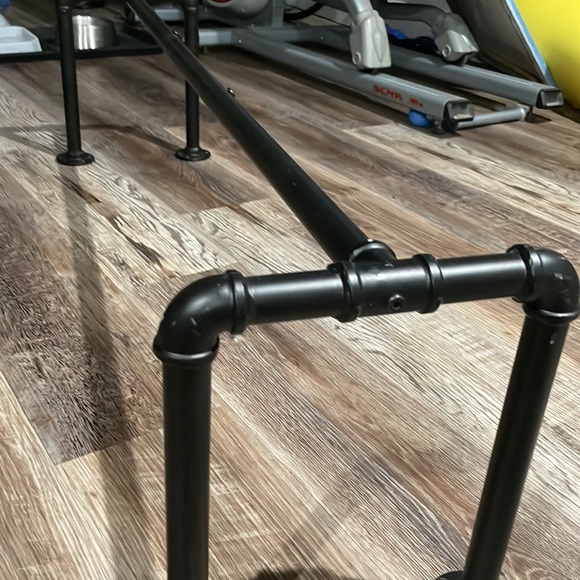 Clothing rack - Picture 2 of 5